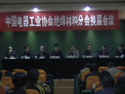 j03.jpg (11377 bytes)