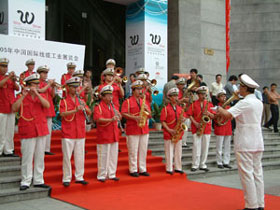2005d2.jpg (22505 bytes)